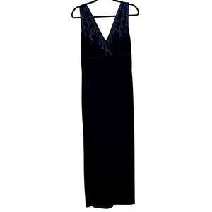 VTG Reggio Navy Velvet Embroidered Sleeveless V-Neck Floor Length Formal Gown 14